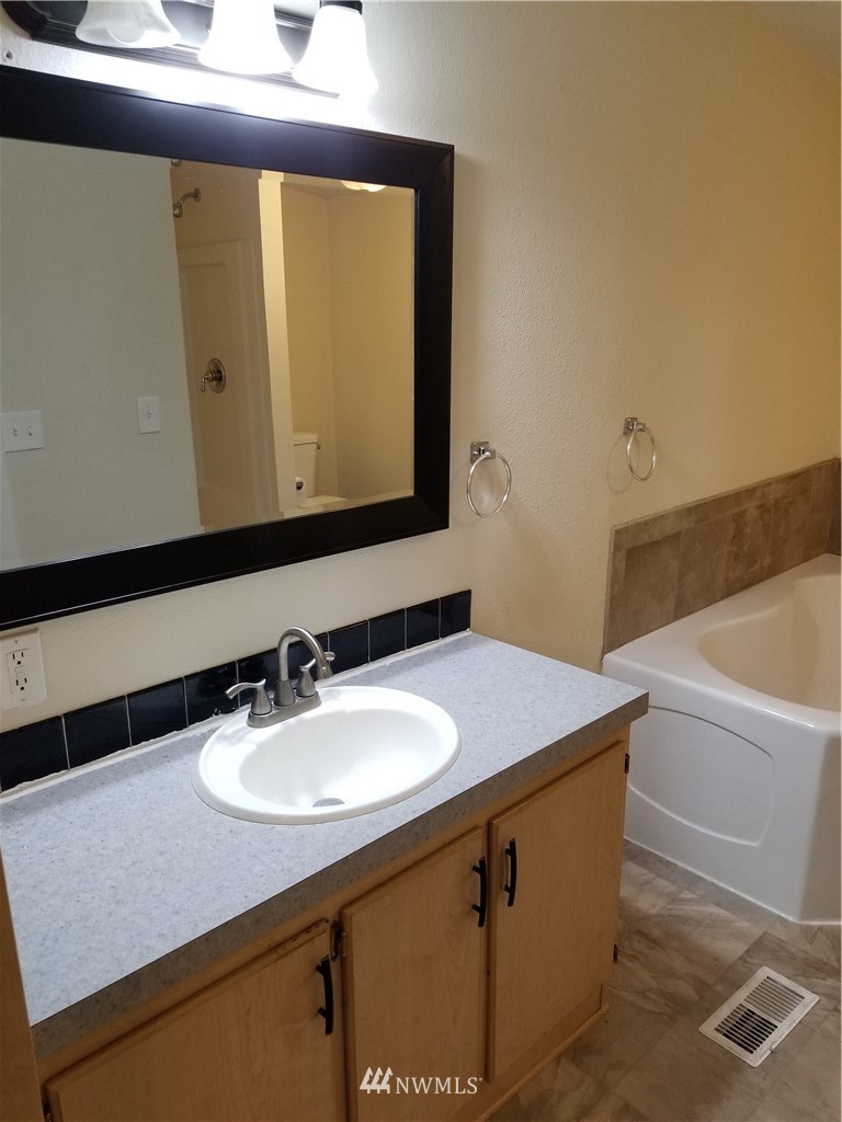4200 Locker Road Southeast Port Orchard, WA 98366 - Photo 13 of 15 Gallery Image 13