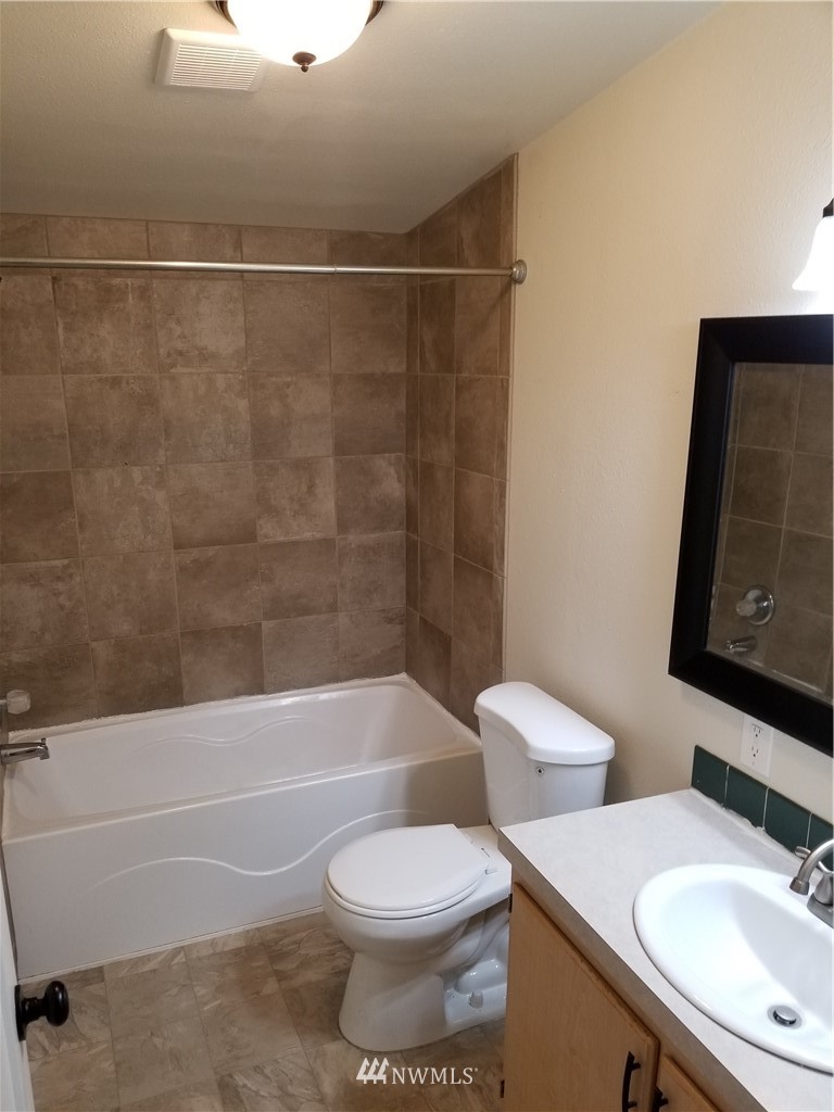 4200 Locker Road Southeast Port Orchard, WA 98366 - Photo 14 of 15 Gallery Image 14