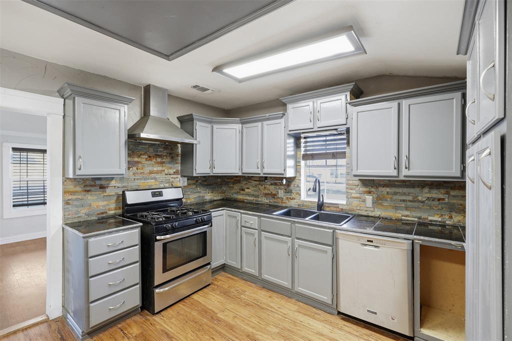 804 Van Winkle Street Weatherford, TX 76086 - Photo 4 of 15