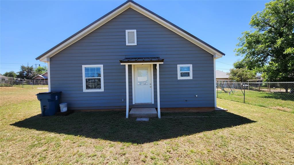 809 Bowie Street Sweetwater, TX 79556 - Photo 15 of 20 View of back of house