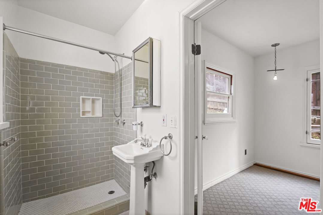 1811 Effie Street Los Angeles, CA 90026 - Photo 20 of 39