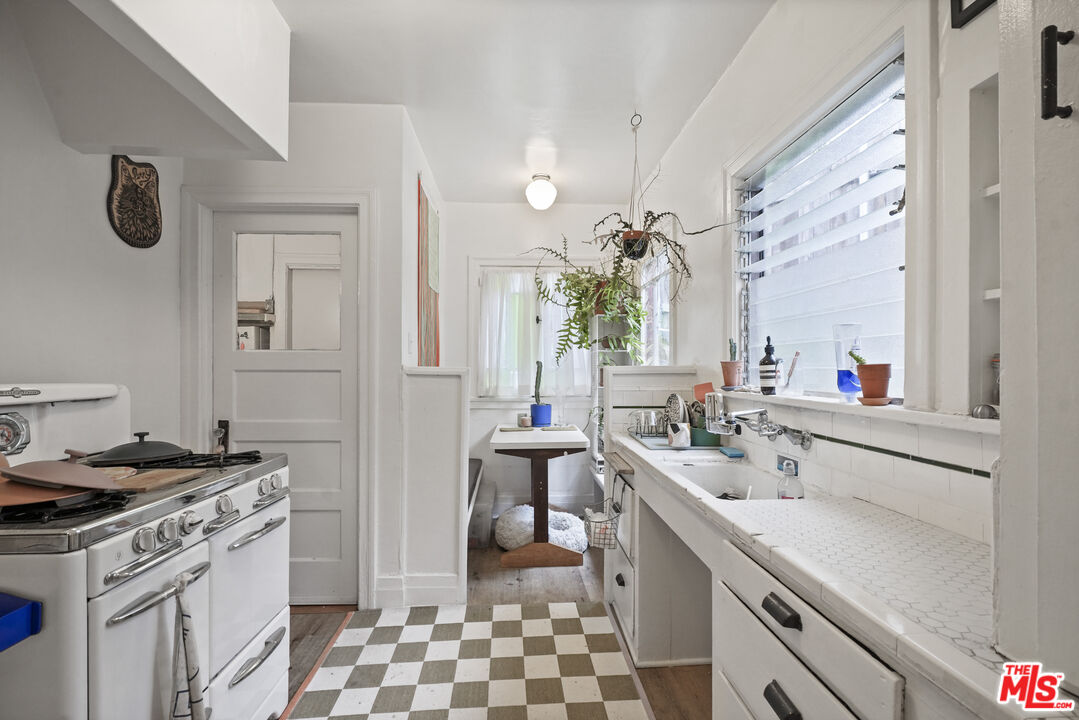 1811 Effie Street Los Angeles, CA 90026 - Photo 33 of 39