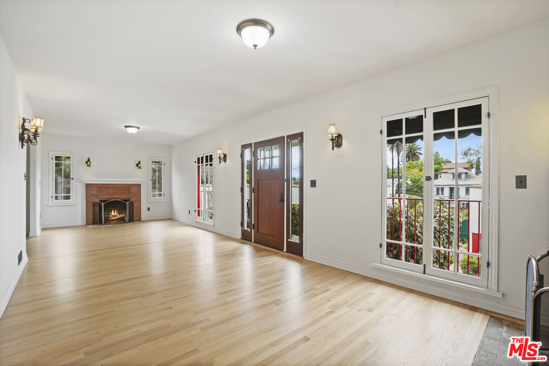 1811 Effie Street Los Angeles, CA 90026 - Photo 5 of 39