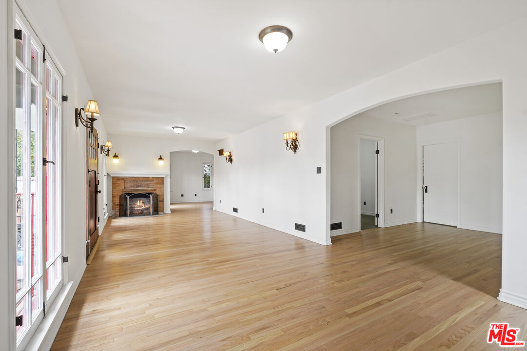 1811 Effie Street Los Angeles, CA 90026 - Photo 9 of 39