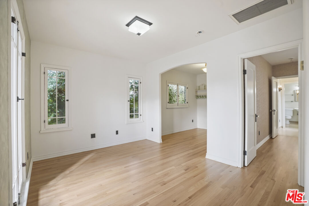 1811 Effie Street Los Angeles, CA 90026 - Photo 10 of 39