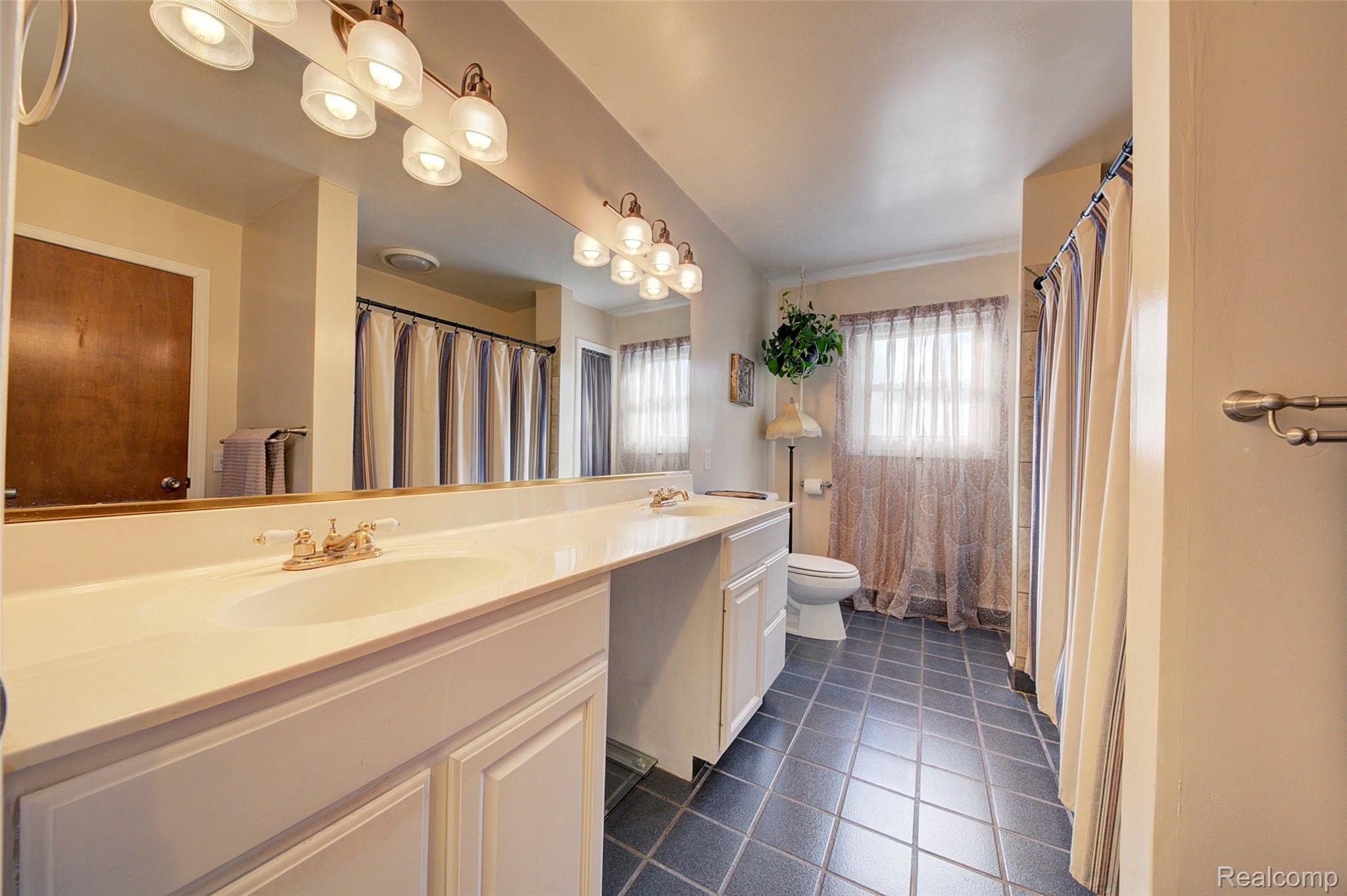 1131 Brighton Lake Road Brighton, MI 48116 - Photo 17 of 43 930A5571_2_3.jpg