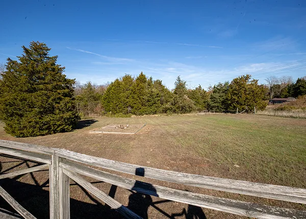 a view of a tennis court
