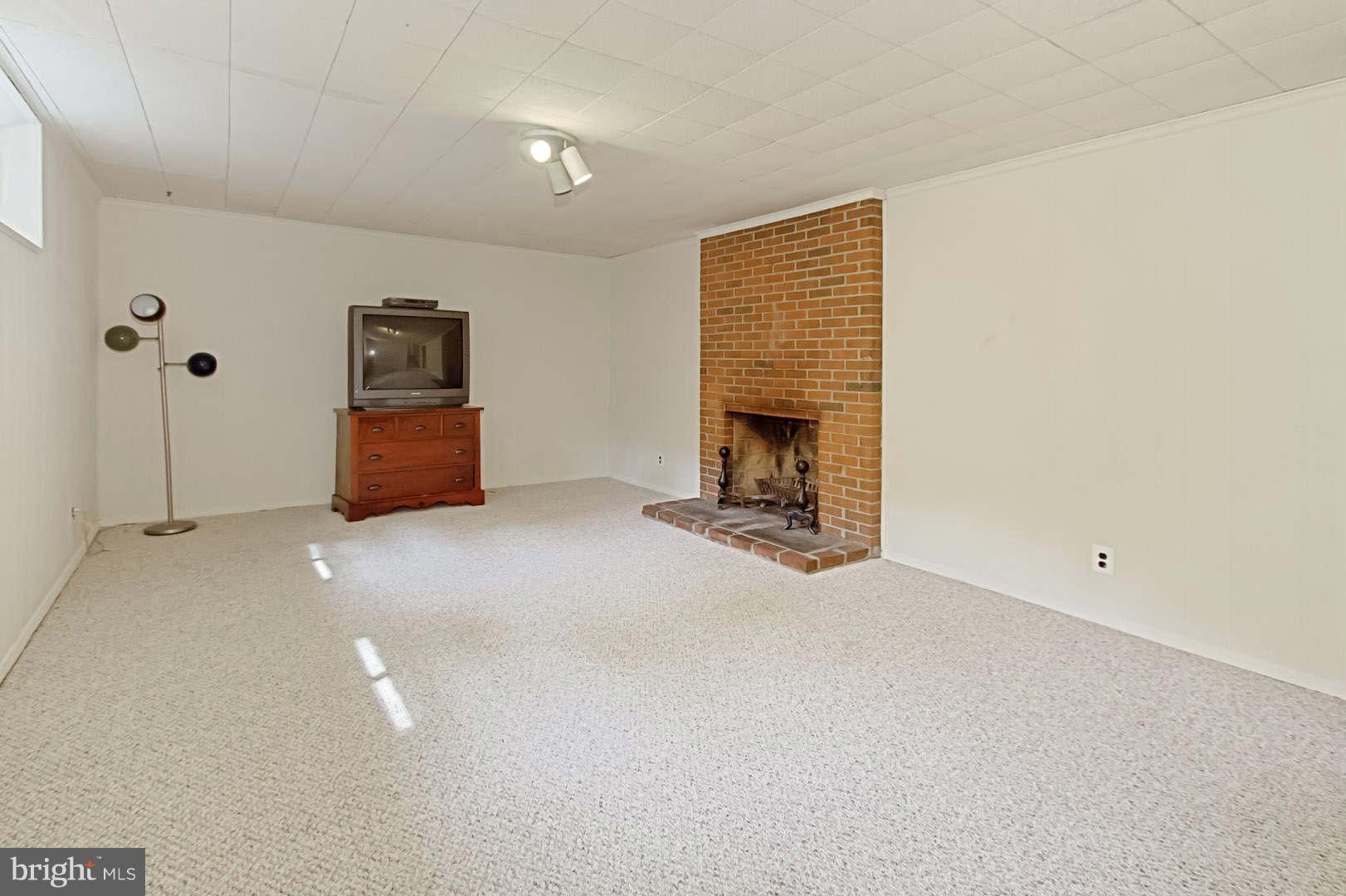 7900 Greeley Boulevard Springfield, VA 22152 - Photo 22 of 30 Family Room