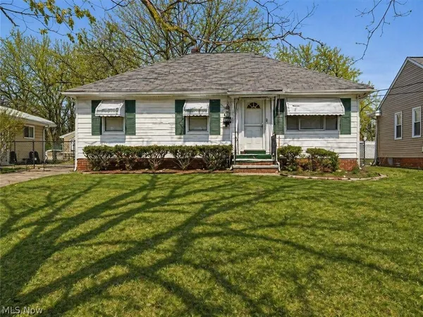 $125,000 | 16241 Glenburn Avenue, Maple Heights, OH 44128