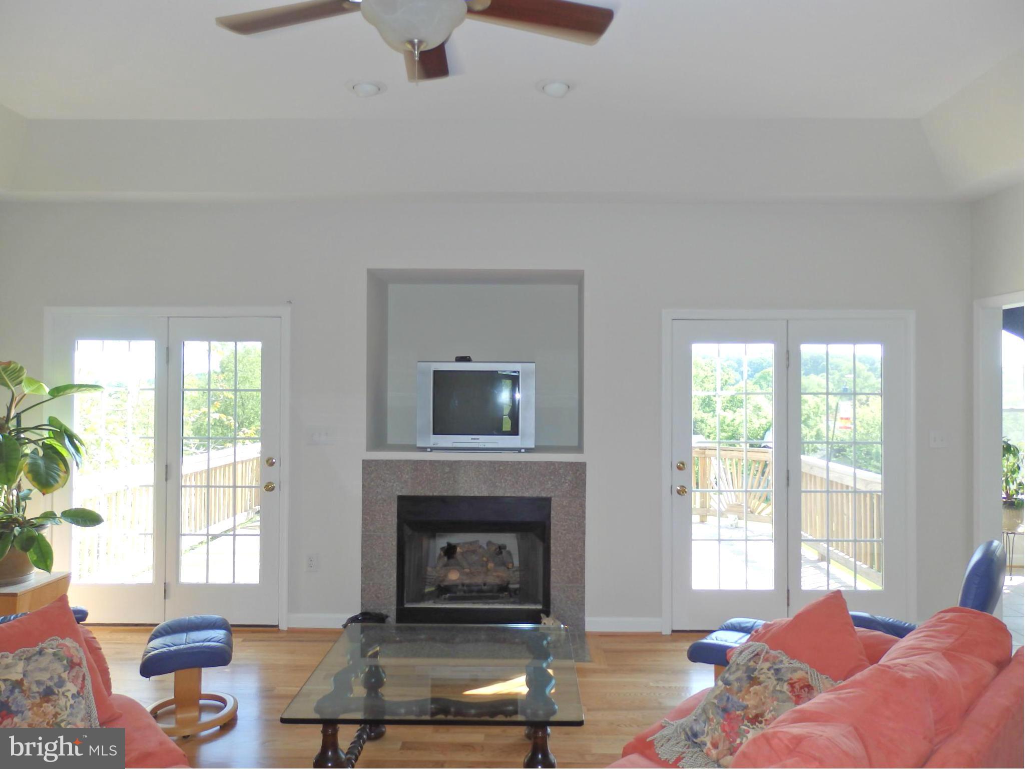 10000 Kelly Road Walkersville, MD 21793 - Photo 2 of 30 Beautiful great room with doors to deck