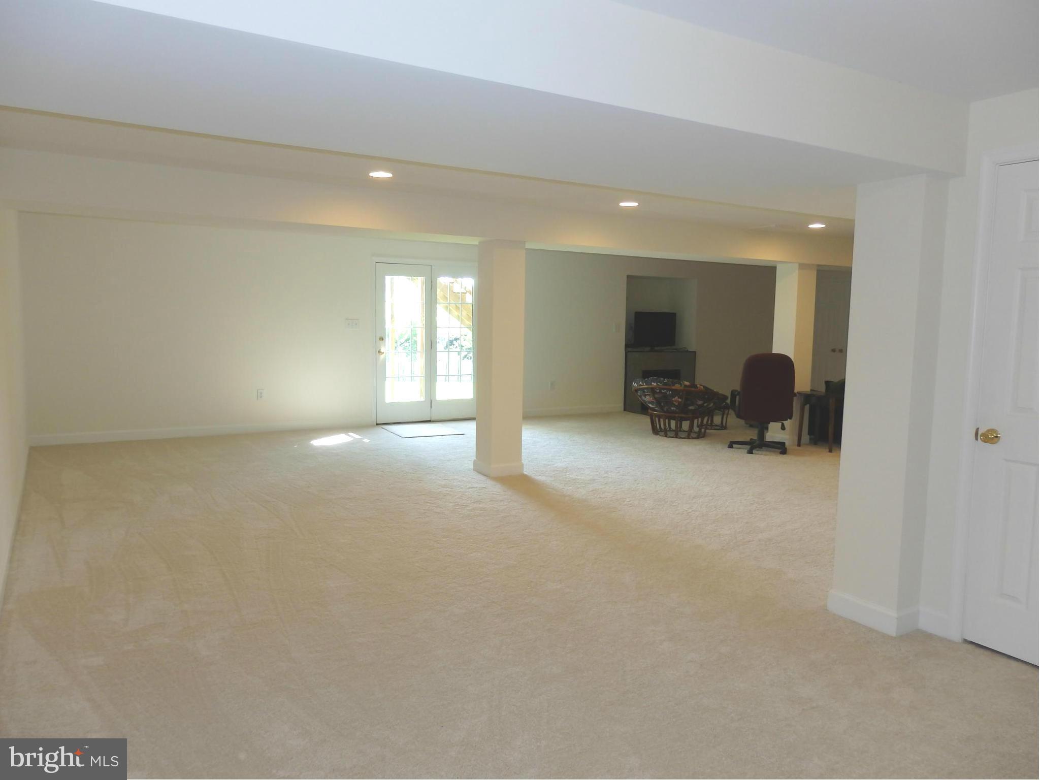10000 Kelly Road Walkersville, MD 21793 - Photo 22 of 30 L shaped Family Room for more space