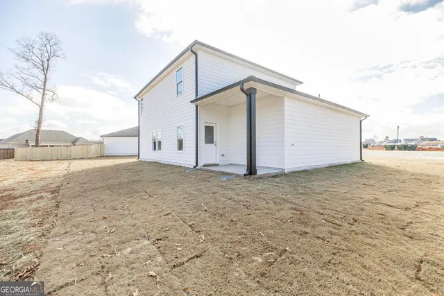 a view of a house with a backyard