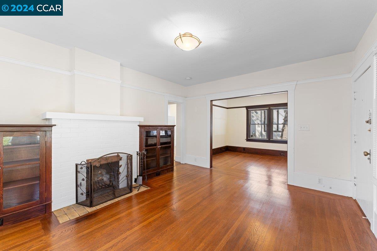 2820 Kelsey Street Berkeley, CA 94705 - Photo 5 of 23 a view of a livingroom with furniture and an empty room