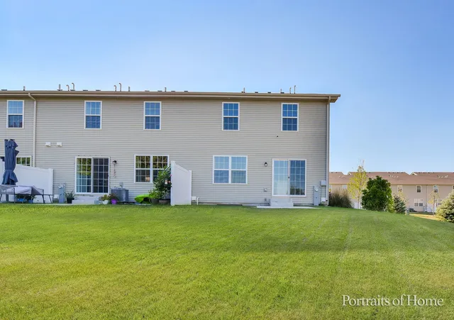 $2,900 | 2068 Canyon Creek Court, Unit 2068, Aurora, IL 60503