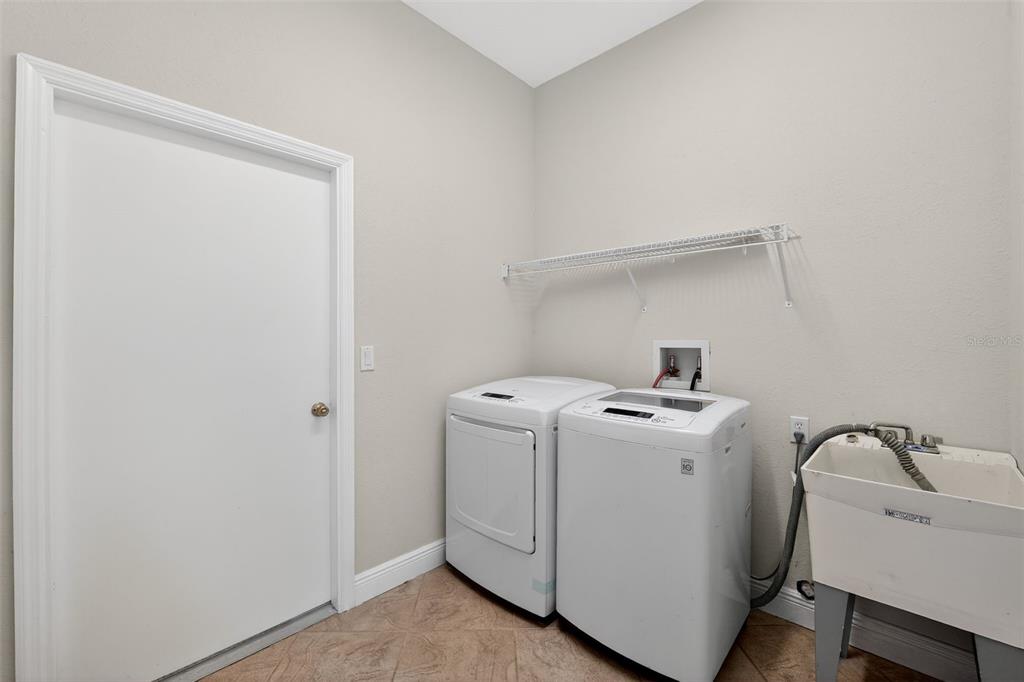 1216 Heavitree Court Sebring, FL 33876 - Photo 27 of 35 a utility room with dryer and washer