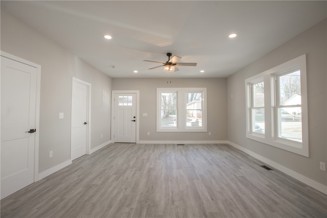 929 East Whitner Street Anderson, SC 29624 - Photo 7 of 34