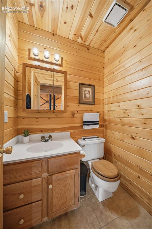 4269 Cedar Mountain Road Divide, CO 80814 - Photo 14 of 39 Main level half bath for guest