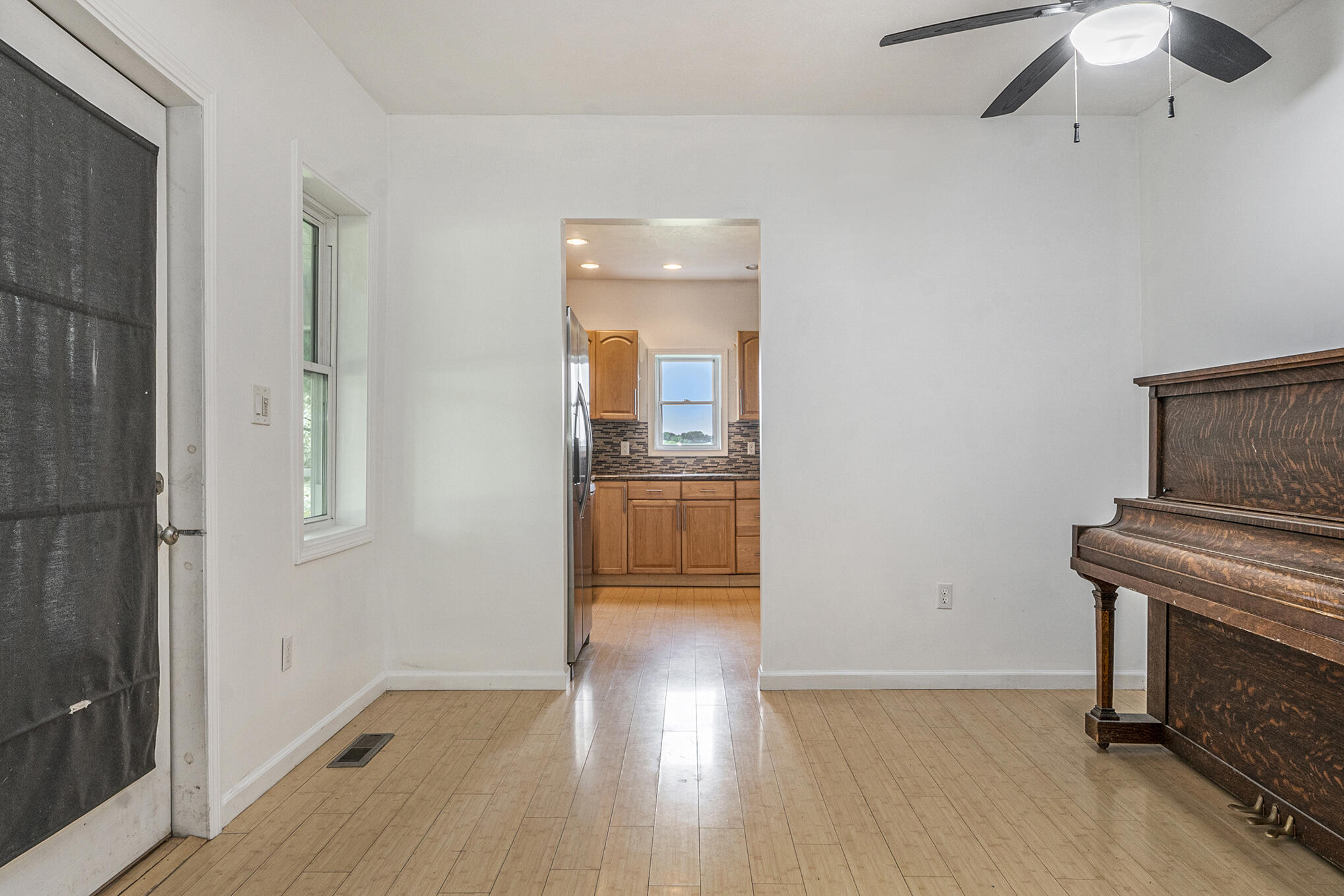 2027 Pray Road Charlotte, MI 48813 - Photo 7 of 21 DSC03506