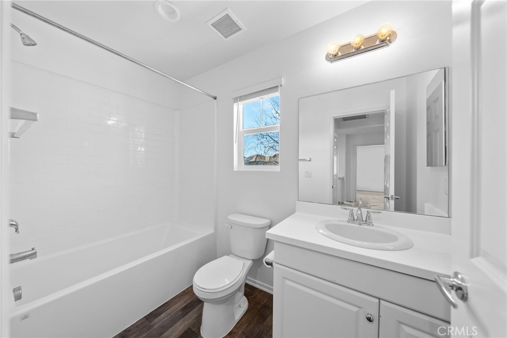 259 Spotted Saddle Way Fallbrook, CA 92028 - Photo 26 of 43 a bathroom with a sink toilet a bathtub and vanity