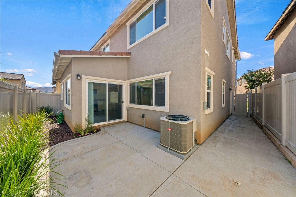 259 Spotted Saddle Way Fallbrook, CA 92028 - Photo 31 of 43 a view of a house with backyard and garden