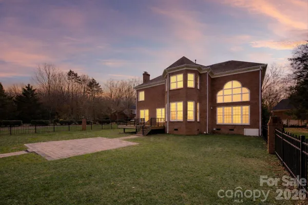 a house view with a outdoor space