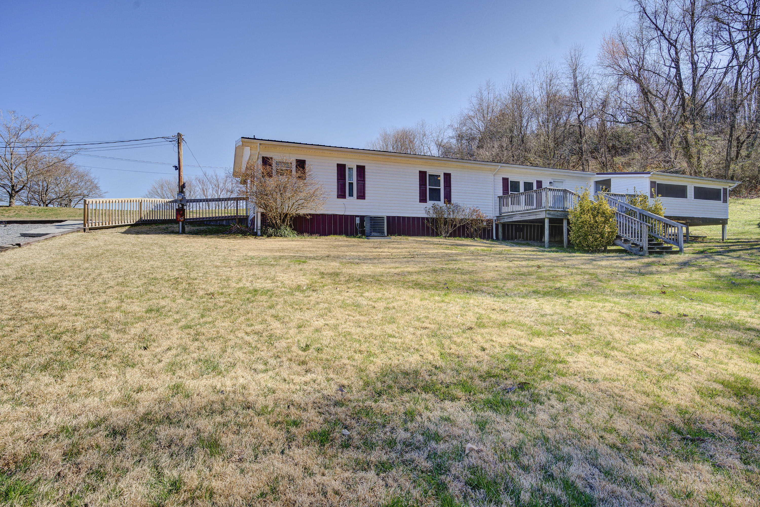 678 V I Ranch Road Bristol, TN 37620 - Photo 2 of 38 540bcb12-1196-49d2-81dc-640f035e8b0d