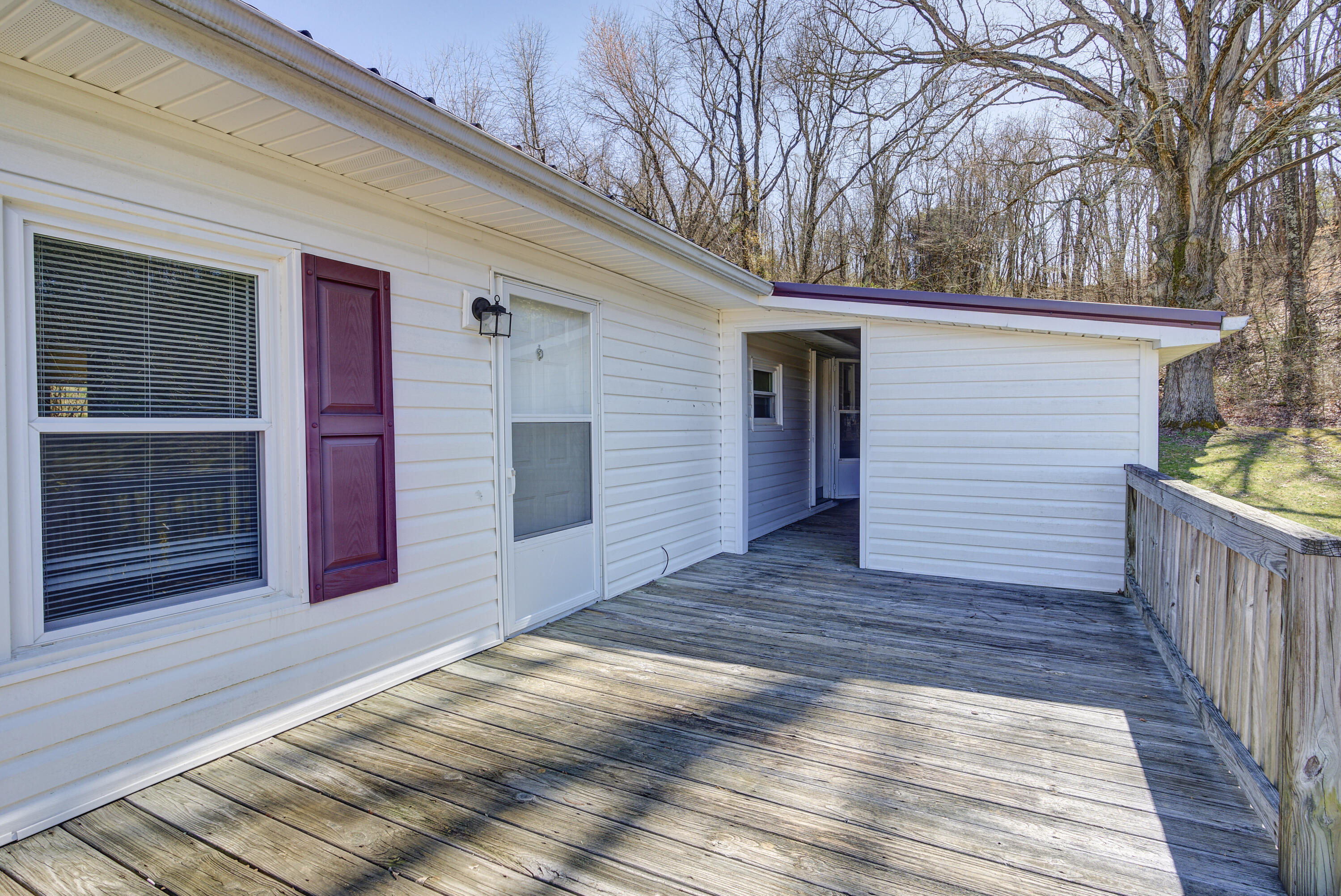 678 V I Ranch Road Bristol, TN 37620 - Photo 3 of 38 970fa68b-5ddb-42c6-b36b-aa0587a40e36