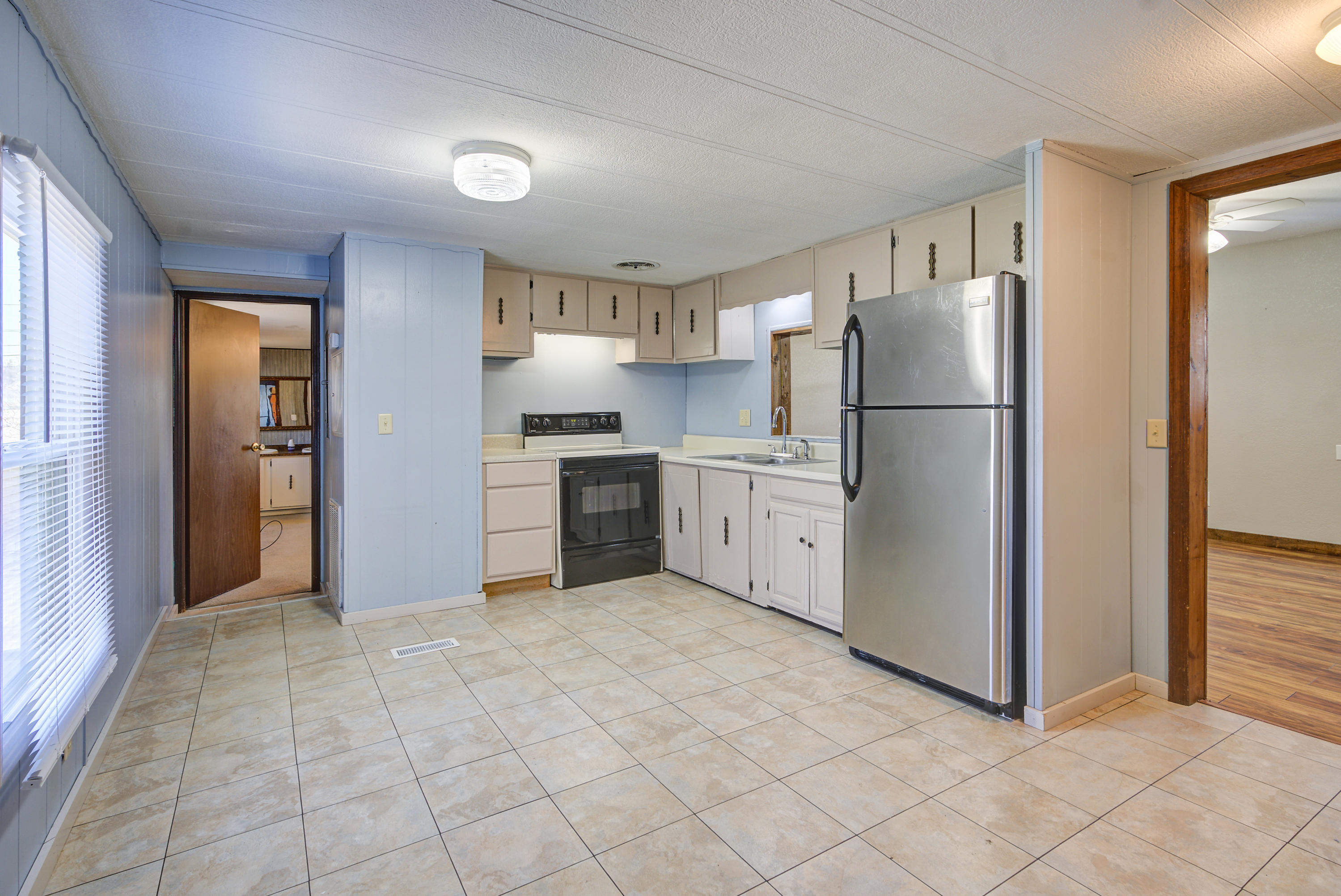 678 V I Ranch Road Bristol, TN 37620 - Photo 6 of 38 790cfbeb-8c49-461d-9a64-dc844dc8408b