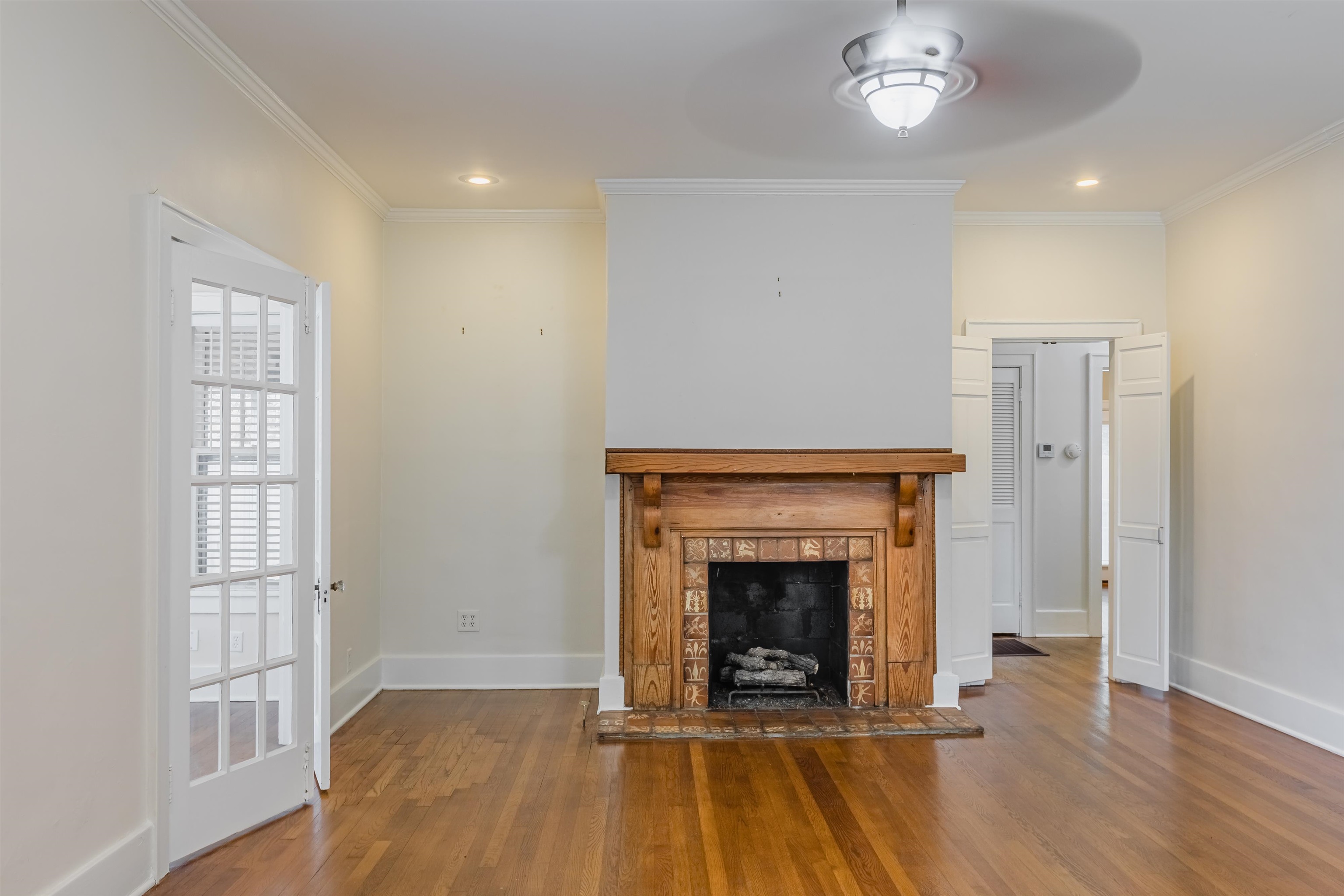 590 South Rembert Street Memphis, TN 38104 - Photo 4 of 18 Note the pine mantle