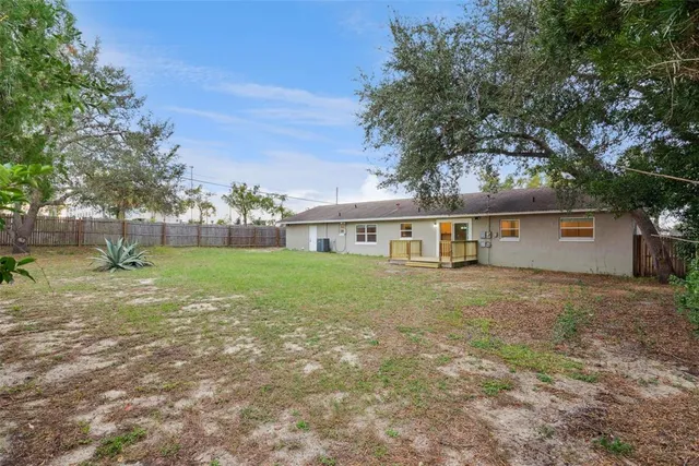 $285,000 | 520 West Charlotte Avenue, Eustis, FL 32726