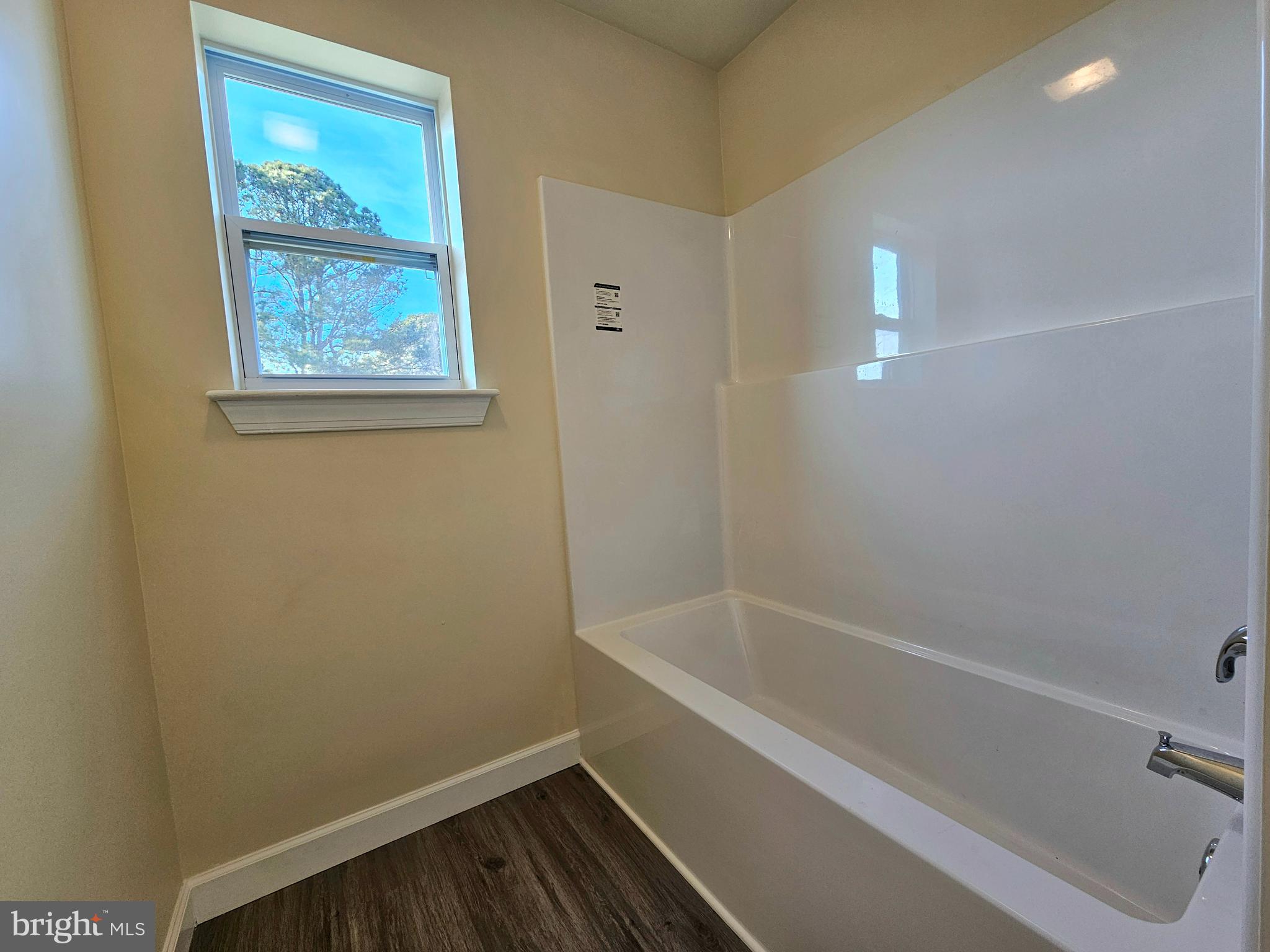 26404 Franklin Road Crisfield, MD 21817 - Photo 14 of 31 a bathroom with a bathtub