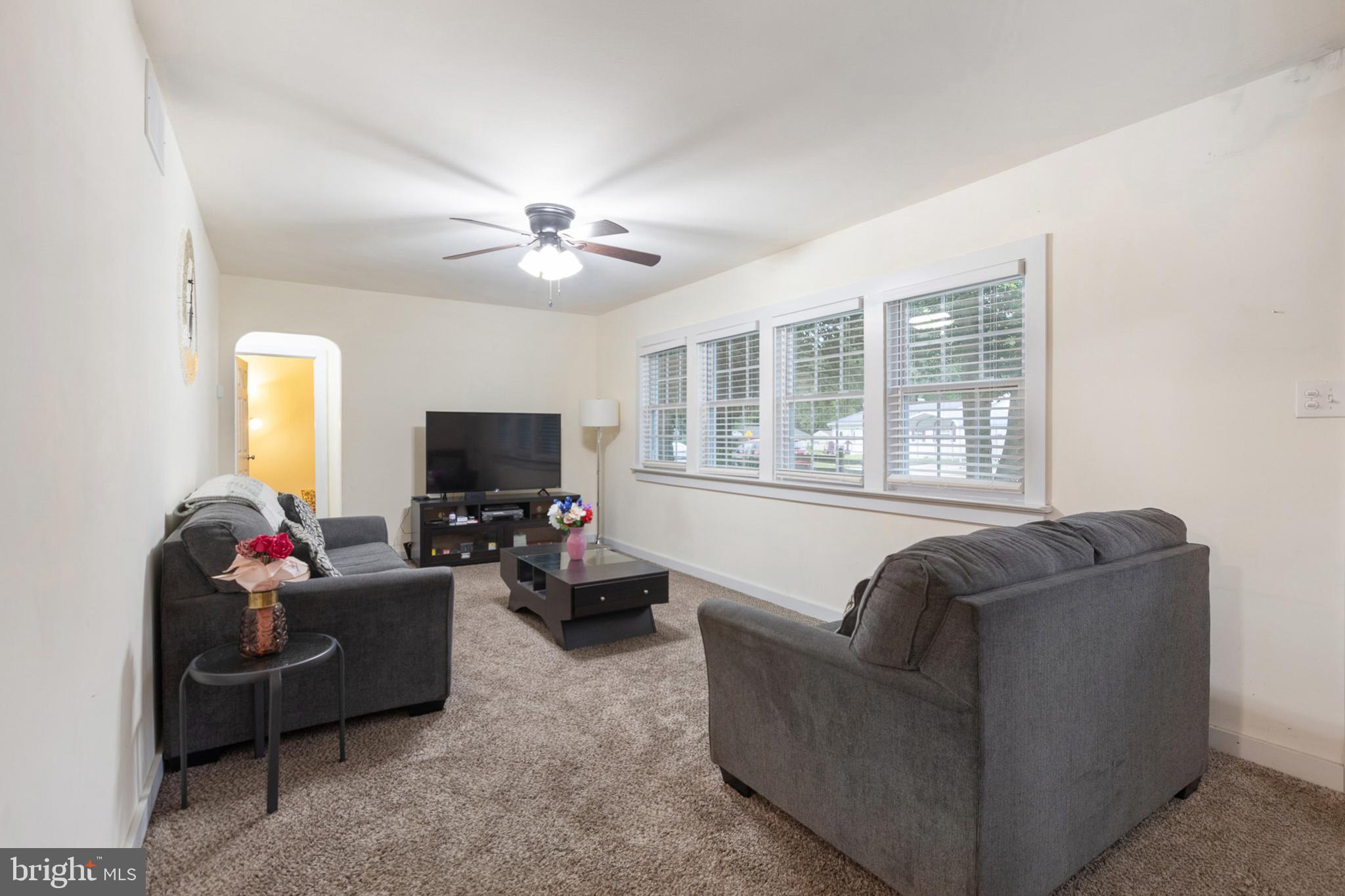 135 Woodbrook Road Dover, DE 19901 - Photo 5 of 26 Living room