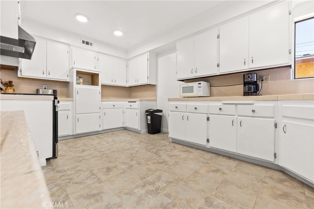 22737 Rashdall Avenue Carson, CA 90745 - Photo 18 of 57 kitchen