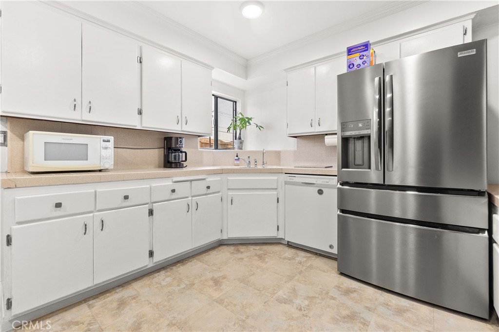 22737 Rashdall Avenue Carson, CA 90745 - Photo 20 of 57 kitchen