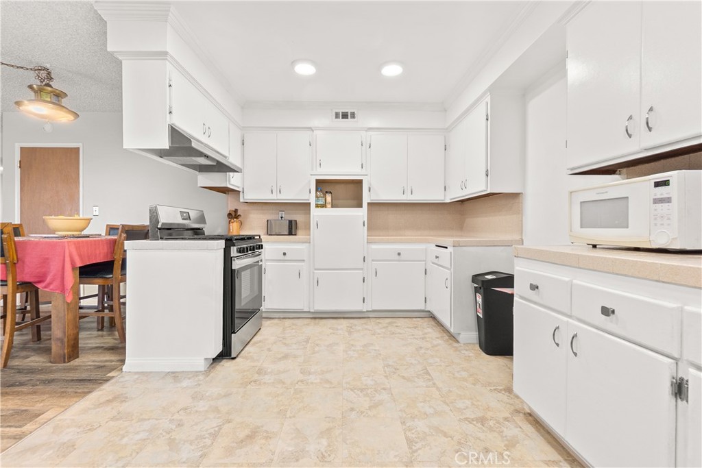 22737 Rashdall Avenue Carson, CA 90745 - Photo 21 of 57 kitchen