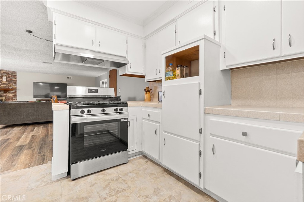 22737 Rashdall Avenue Carson, CA 90745 - Photo 22 of 57 kitchen