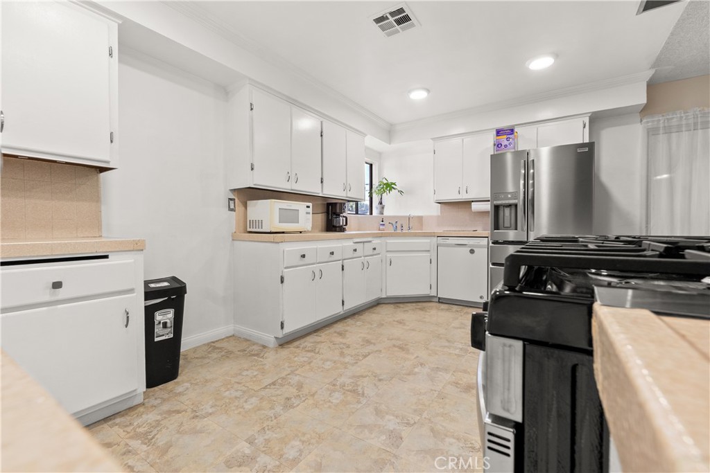 22737 Rashdall Avenue Carson, CA 90745 - Photo 23 of 57 kitchen