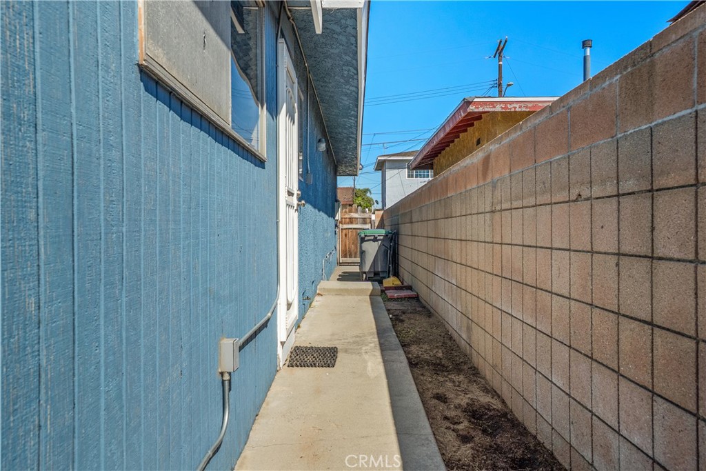 22737 Rashdall Avenue Carson, CA 90745 - Photo 46 of 57 side of house