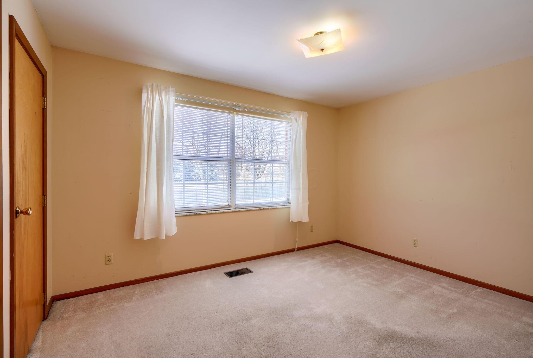271 Norton Road Columbus, OH 43228 - Photo 27 of 41 271 Norton Road (38)