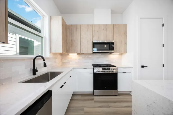 $2,850 | 6735 Peerless Street, Unit C, Houston, TX 77021