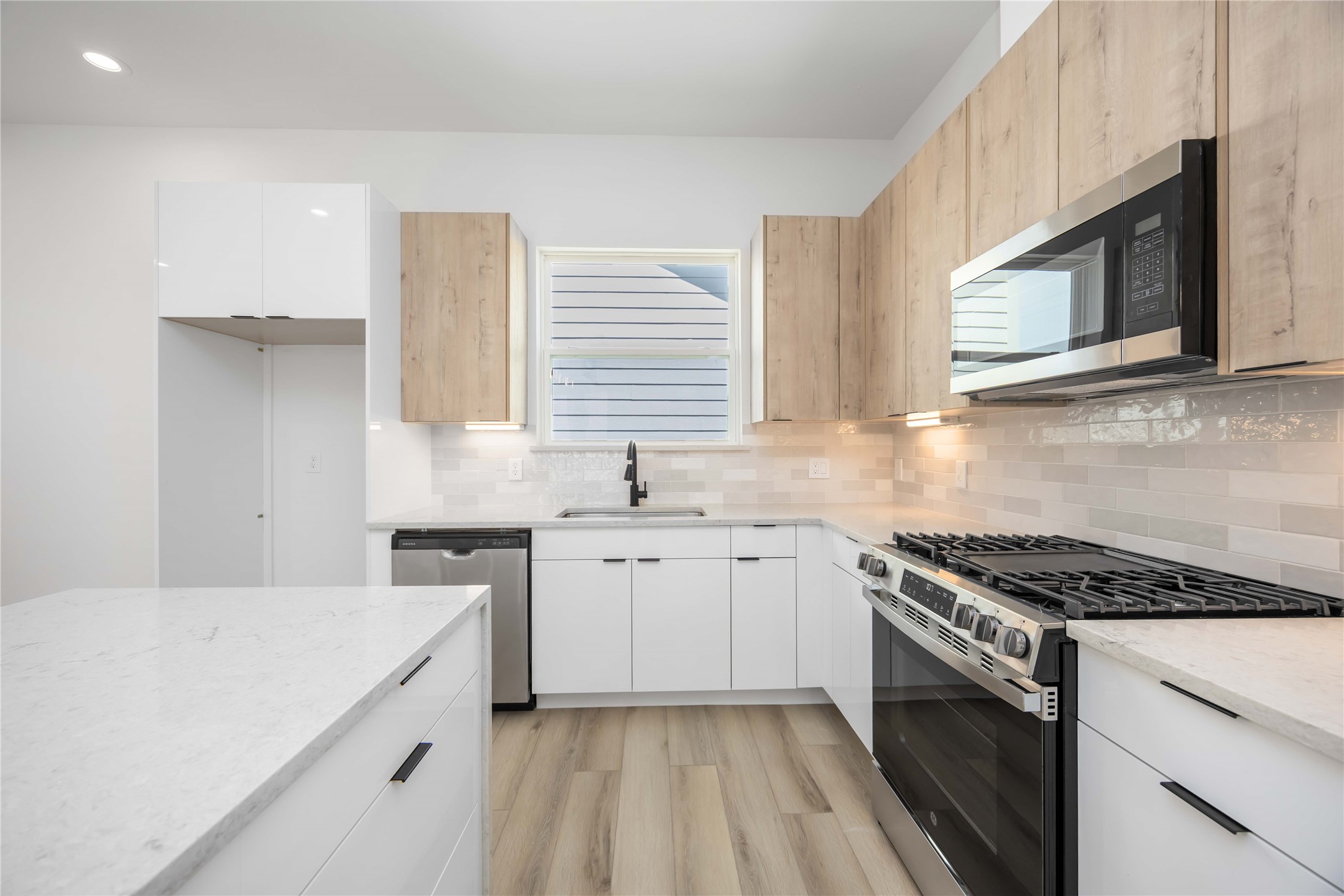 6735 Peerless Street, Unit C Houston, TX 77021 - Photo 2 of 27