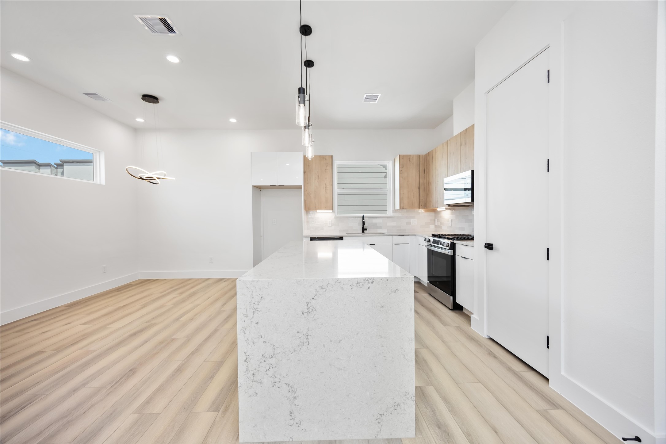 6735 Peerless Street, Unit C Houston, TX 77021 - Photo 3 of 27