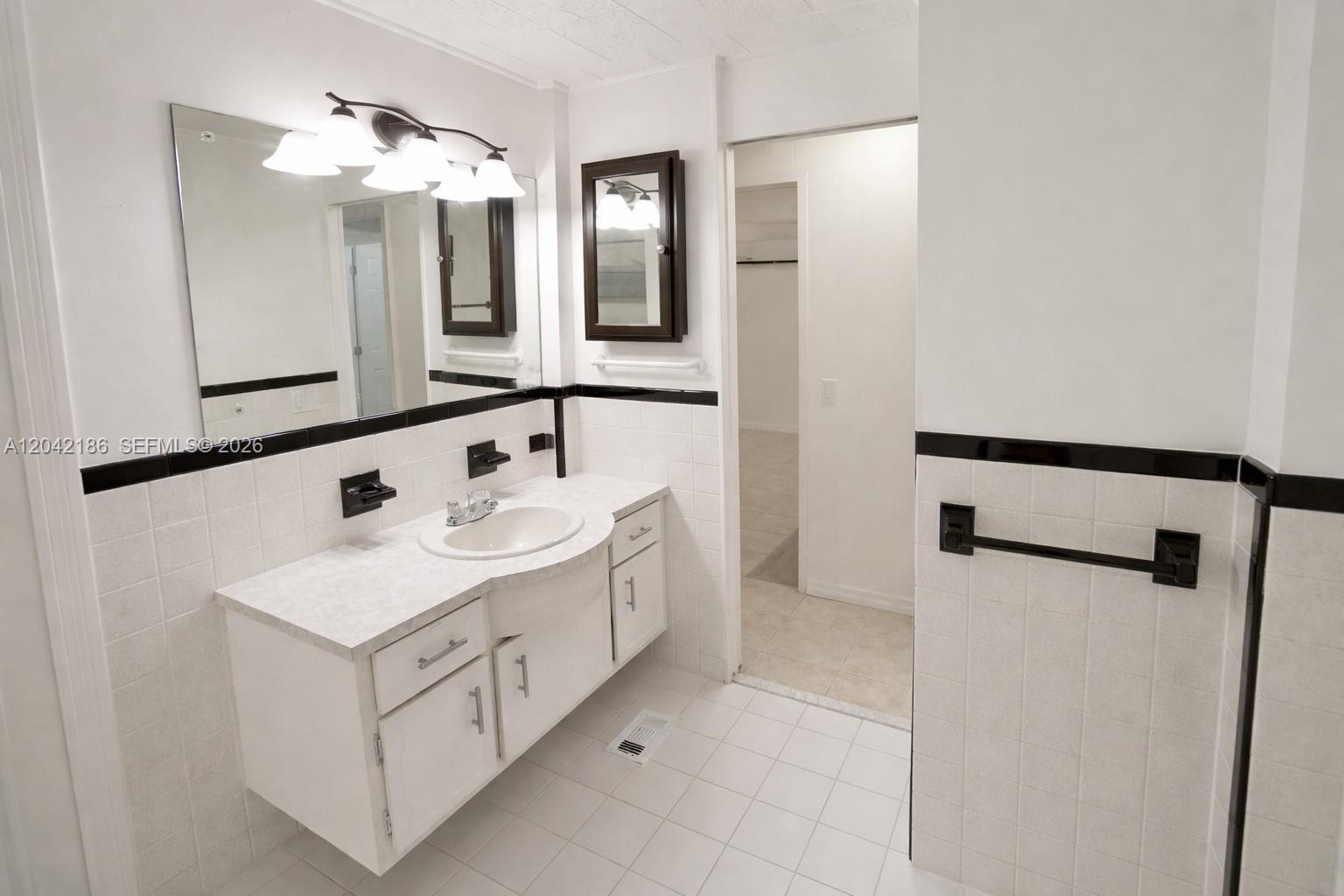 2260 Southwest 85th Way Davie, FL 33324 - Photo 19 of 37