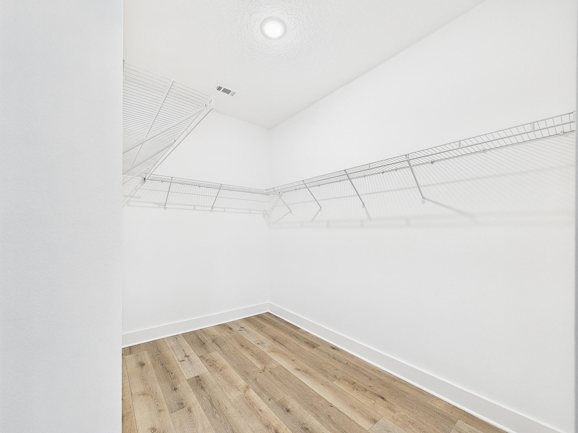 1575 Pine Street Niceville, FL 32578 - Photo 24 of 44 Closet