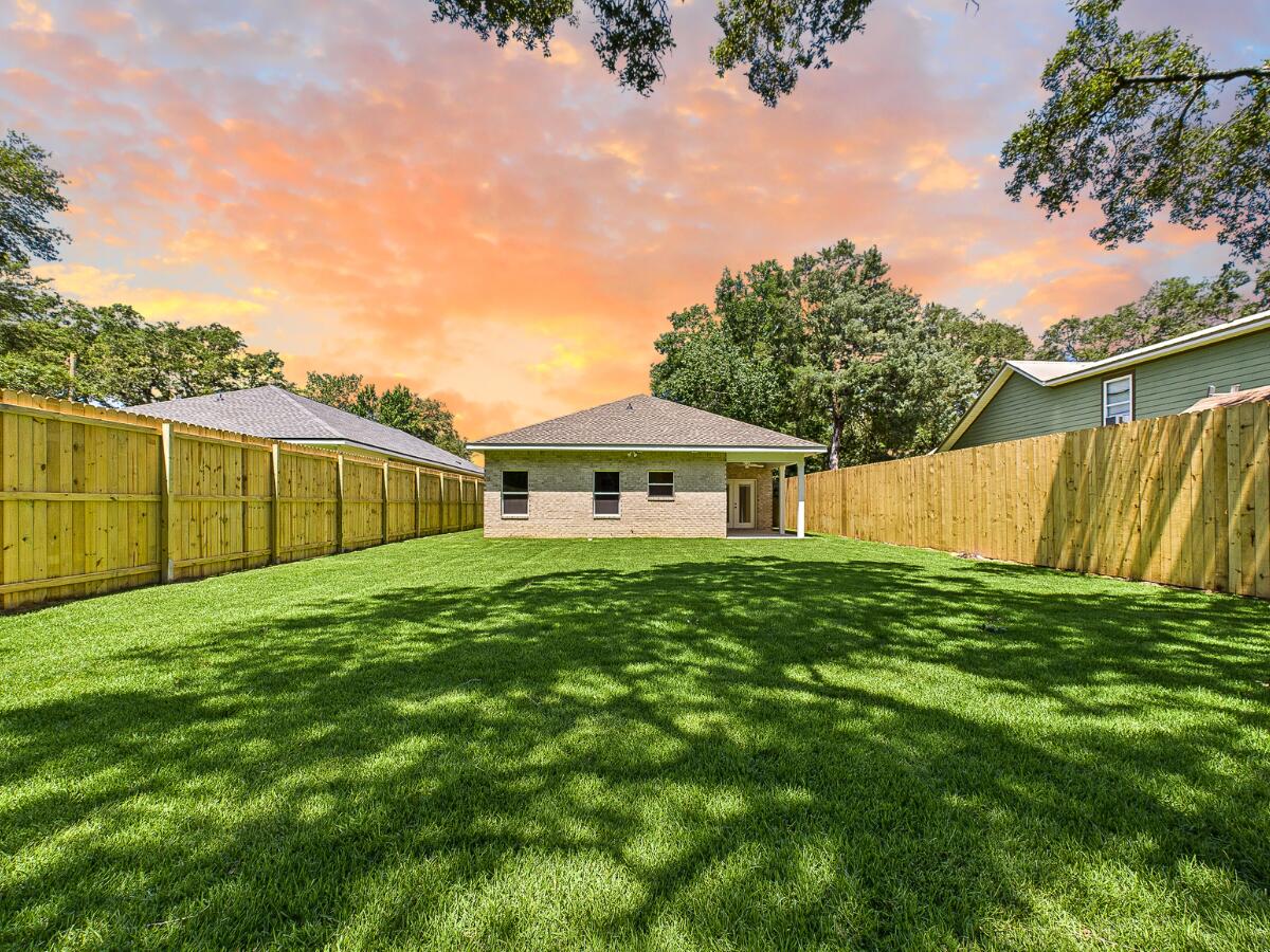 1575 Pine Street Niceville, FL 32578 - Photo 3 of 44 Back