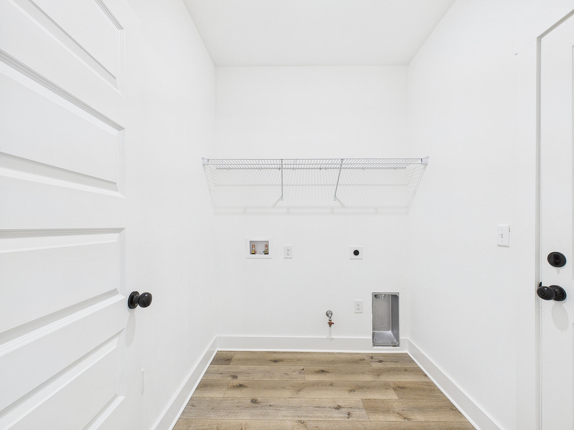 1575 Pine Street Niceville, FL 32578 - Photo 37 of 44 Laundry Room