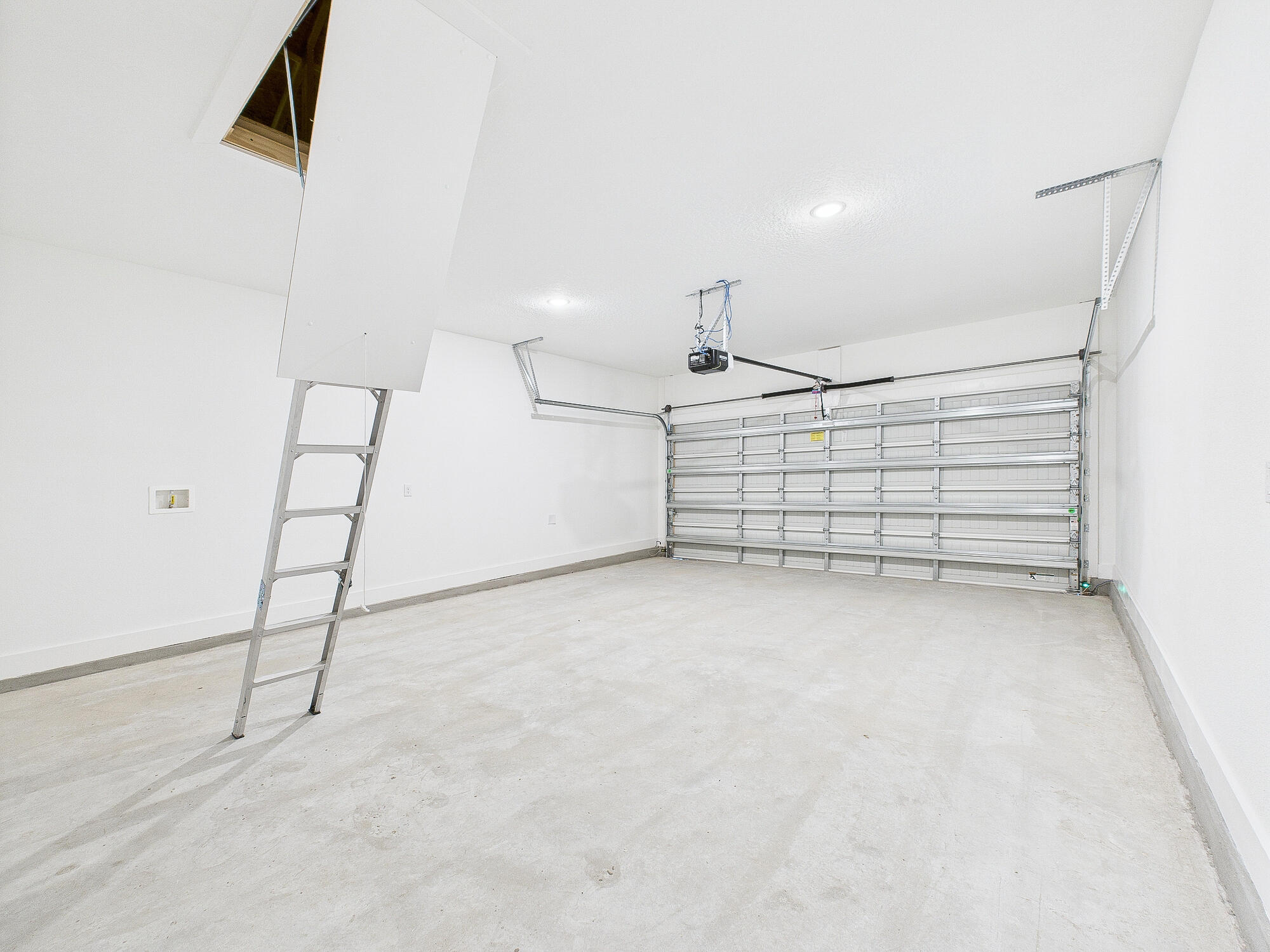 1575 Pine Street Niceville, FL 32578 - Photo 38 of 44 Garage