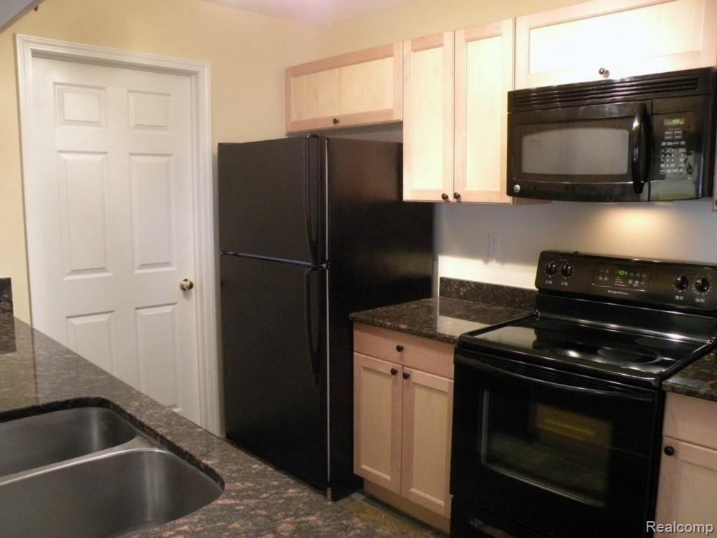 3572 Tremonte Circle, Unit 281 Rochester, MI 48306 - Photo 6 of 21