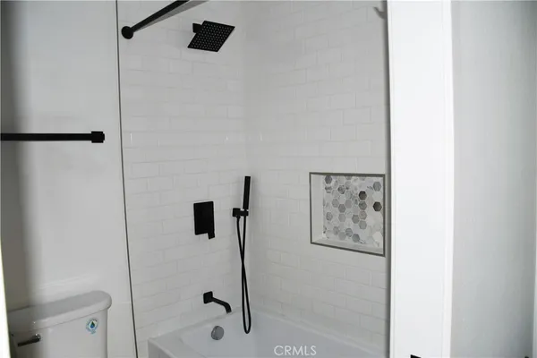 $2,295 | 994 Valencia Street, Unit 108, Costa Mesa, CA 92626