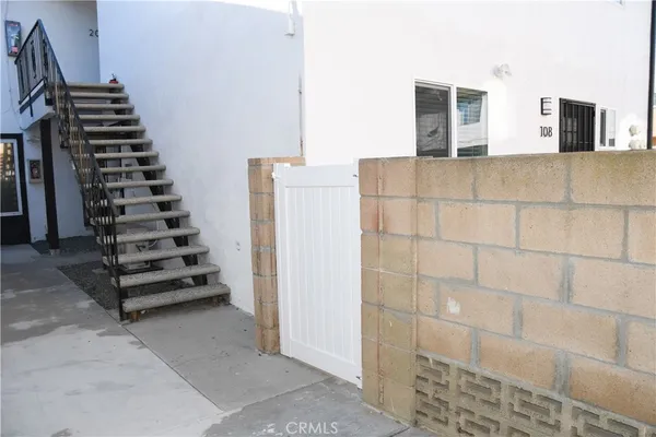 $2,295 | 994 Valencia Street, Unit 108, Costa Mesa, CA 92626